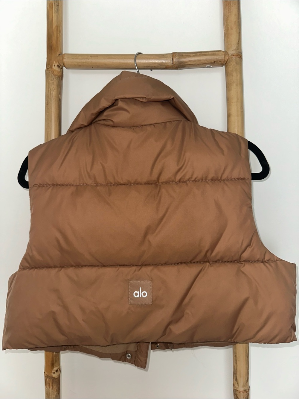 ALO Cropped Gold Rush Puffer Vest - Picture 5 of 8